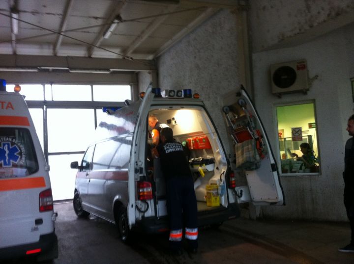 accident-femeie-aruncata-etaj