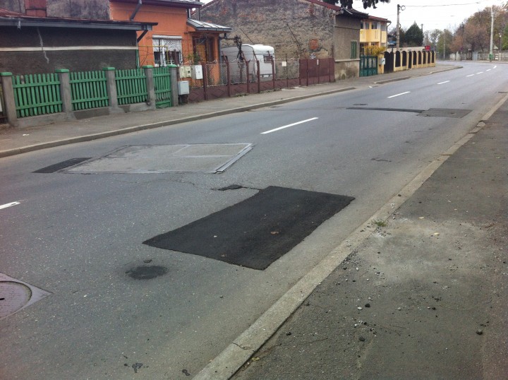 Campania observatorulph.ro, „Fii uman! Adoptă o groapă” are succes. În mai puţin de două săptămâni de când şi-a câştigat celebritatea, Steluţa de pe strada Torcători se pare că a trecut în nefiinţă.
