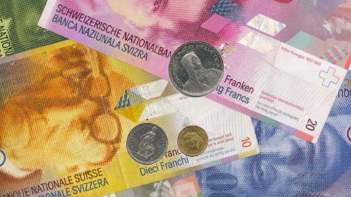 Ministrul Finanţelor Darius Vâlcov afirmă că o soluţie pentru persoanele care au credite în franci ar fi extinderea prevederilor ordonanţei din 2014 privind restructurarea împrumuturilor, denumită atunci "Electorata", act normativ care nu a atras până acum interesul băncilor şi al debitorilor, scrie Mediafax.