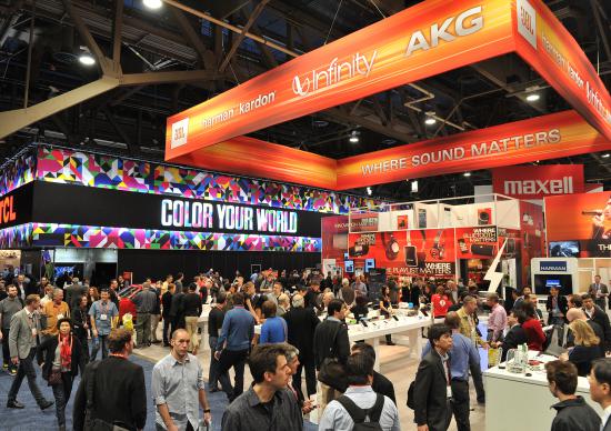Oraşul Păcatelor, Las Vegas, va deveni timp de patru zile capitala inovaţiilor tehnologice. Astăzi are loc deschiderea oficială a Salonului Consumatorilor de Electronice, unul dintre cele mai mari expoziţii de IT. Jurnaliştii au fost invitaţi să vadă exponatele, cu o zi înainte de inaugurare.  