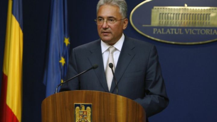 Președintele Klaus Iohannis a aprobat urmărirea penală pentru Adriean Videanu, transmițând ministrului Justiţiei cererea de urmărire penală a acestuia, în calitate de fost ministru al Economiei, respectiv al Economiei, Comerţului şi Mediului de afaceri, pentru a se proceda conform legii, se arată într-un comunicat al Adminsitrației Prezidențiale.