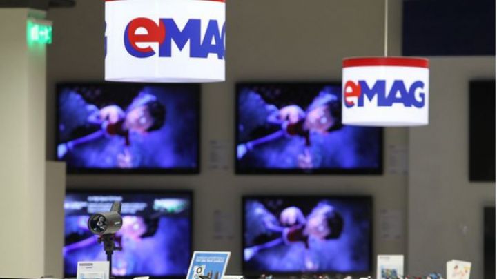 eMAG a lansat de curând două branduri proprii: Wink și Star-Light, care sunt folosite pentru a vinde telefoane mobile, electronice și electrocasnice, dar și accesorii, la prețuri avantajoase.