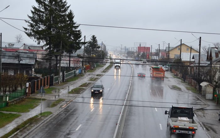 Poliția Rutieră și reprezentanții CNADNR au decis să demonteze o parte dintre separatoarele de sens de la Bănești, asta după ce mai mulți șoferi au avertizat că parapeții produc un adevărat haos în circulație. 