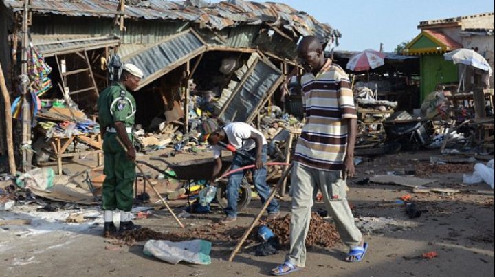 Un atentatoare sinucigaşă în vârstă de 12 ani s-a aruncat în aer într-o piaţă publică din nord-estul statului nigerian Yobe. Explozia de marţi a ucis 10 persoane şi a rănit cel puţin 30.