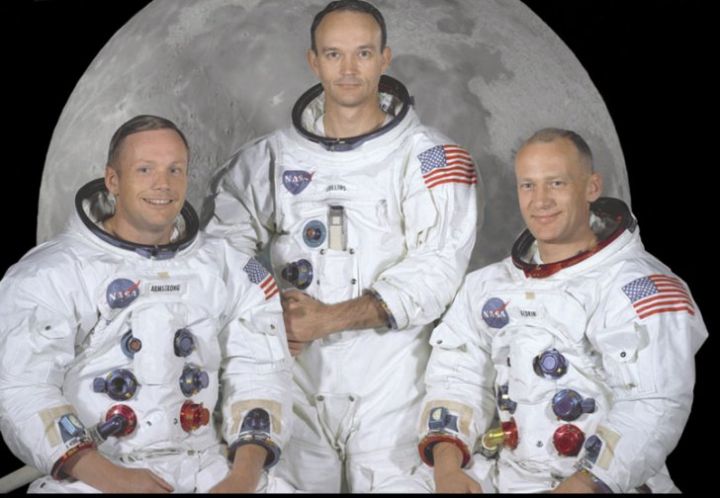 Apollo 11 este numele primei misiuni aparținând NASA care i-a purtat pe astronauți pe Lună, aselenizând la 20 iulie 1969. Echipajul misiunii a fost format din Neil Aiden Armstrong, comandantul misiunii, Michael Collins, pilotul modulului de comandă și Edwin Eugene ,,Buzz'' Aldrin Jr., comandantul modulului lunar. Pe data de 20 iulie, Armstrong și Aldrin au devenit primii oameni care au călcat pe Lună, în timp ce Collins orbita deasupra lor.