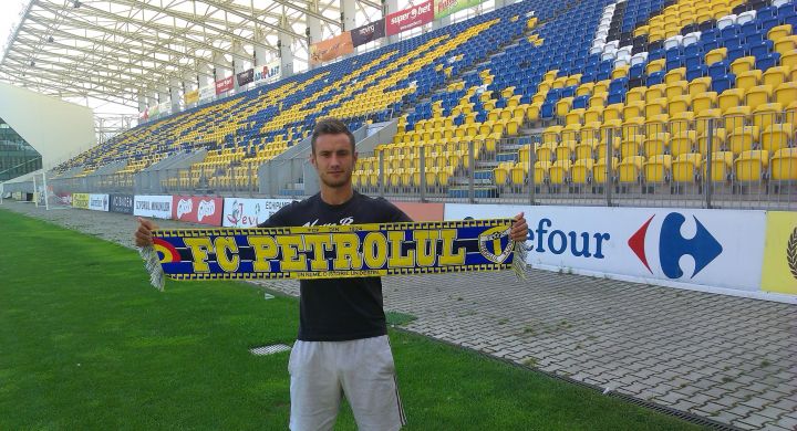 FC Petrolul Ploieşti a ajuns, astăzi, la un acord cu jucătorul Dan Bucşa, acesta semnând un angajament cu gruparea ploieşteană valabil până la finalul actualei stagiuni.