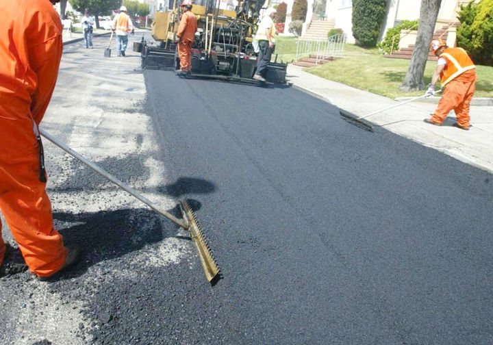 Primăria Municipiului Ploieşti, prin Direcția Tehnic Investiții, informează cetățenii că, în această perioadă, se efectuează lucrări de reparații carosabil și de reabilitare trotuare aferente străzii Simion Bărnuțiu.