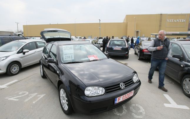 Mulţi dintre cumpărătorii de autoturisme second-hand îi găsesc abia după achiziţie „viciile ascunse“. Un specialist a explicat, pentru „Adevărul“, care sunt greşelile cele mai comune făcute de clienţii neexperimentaţi.