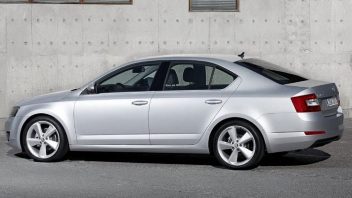 Constructorul auto ceh Skoda, divizie a grupului Volkswagen, a anunțat, luni, că 1,2 milioane dintre vehiculele sale au fost echipate cu un soft care permite falsificarea testelor antipoluare, transmite AFP.