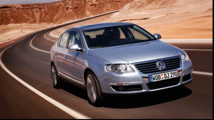 Unul din şase români îşi caută o maşină de circa 4000 euro, iar trei din primele zece cele mai căutate maşini disponibile la acest preţ sunt din clasa premium.
