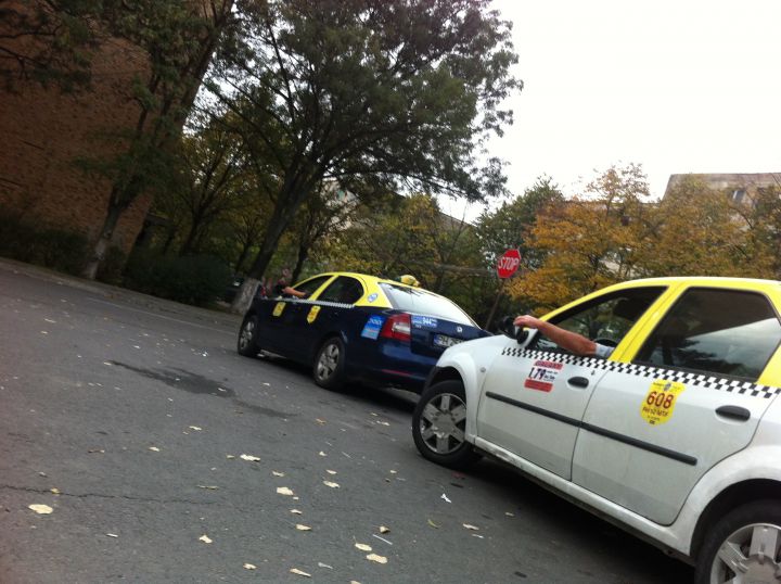 În urma unei acţiuni a poliţiştilor de transporturi, a fost depistat un taximetrist care ar fi înşelat un client, prin inducerea acestuia în eroare cu privire la preţul cursei efectuat, scrie ziaruldecluj.ro. 