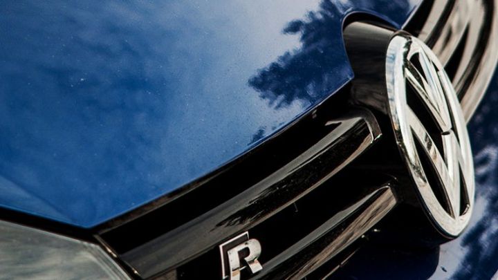 Volkswagen face o nouă dezvăluire. Softul care falsifică rezultatele testelor antipoluare a fost instalat și pe modelele diesel ce urmau să fie lansate în 2016, potrivit companiei germane, care a anunțat amânarea lansării noilor modele, transmite AP.