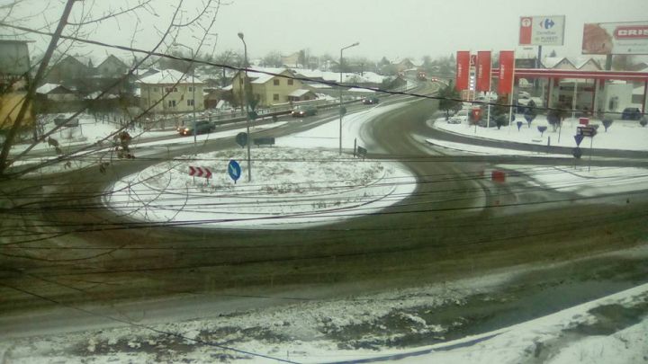 După câteva zile cu ger și ninsori iarna și-a intrat în drepturi și în județul Prahova. Chiar dacă de Crăciun și Revelion nu am avut parte de zăpadă începutul de an a adus pe șosele polei și zăpadă. 