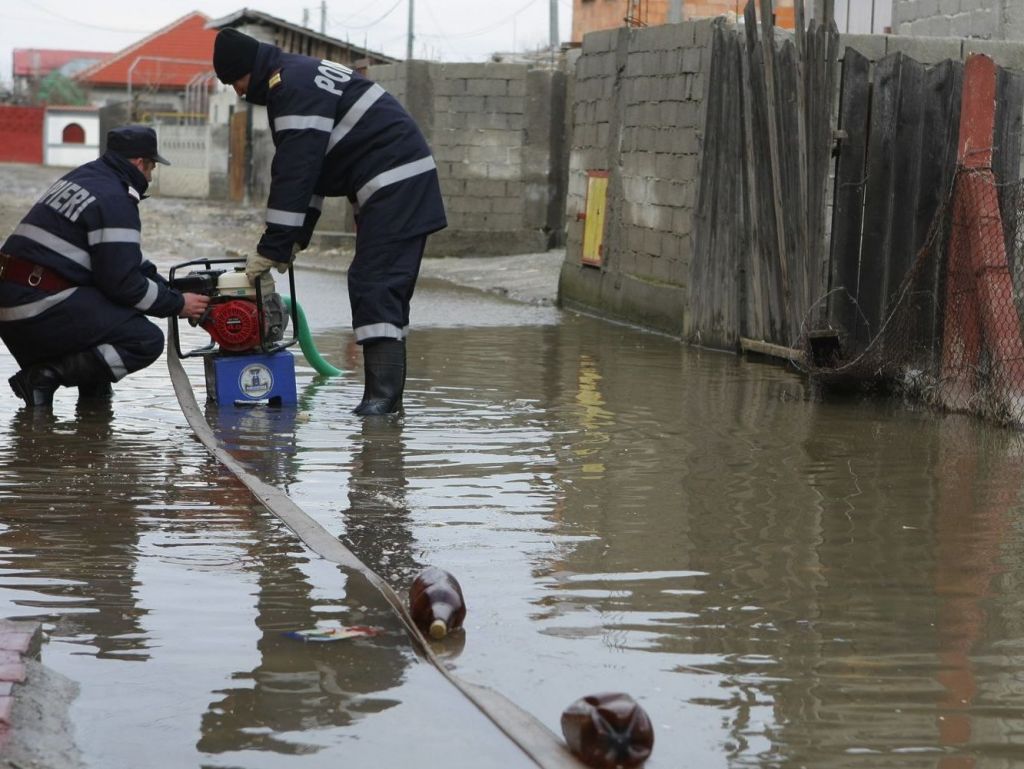 pompieri inundatii