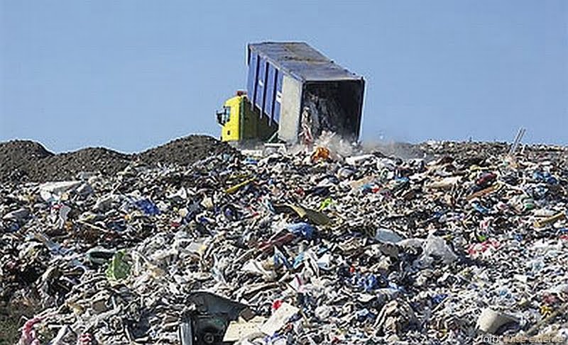 GROAPĂ-DE-GUNOI-DIN-ROMÂNIA.jpg