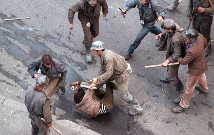 Mineriada_90-740x468.jpg