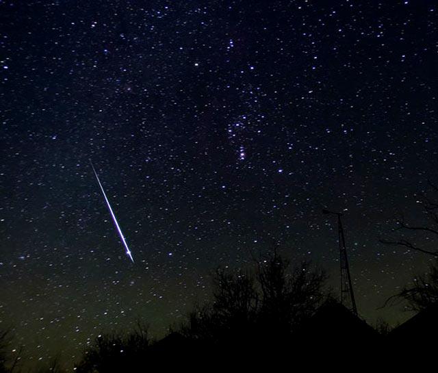 Geminid-Orion-by-Dyer_640.jpg