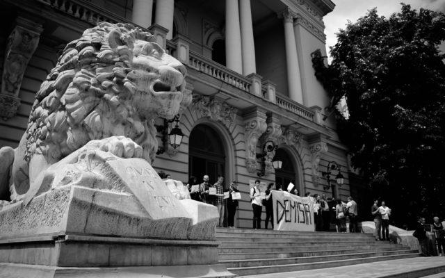 Protest-al-studentilor-la-Universitatea-Al-I-Cuza-din-Iasi-640x400_d0ef4.jpg