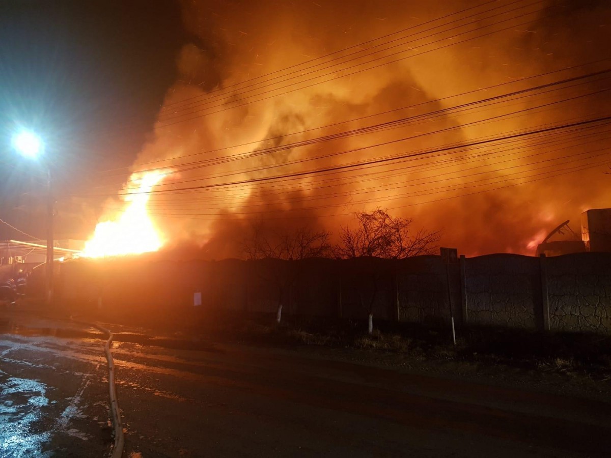 incendiu-pompieri_edbf2.jpg