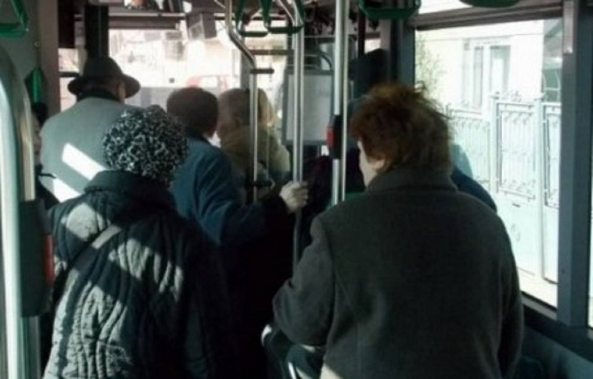 bataie_in_autobuz_40768000_f7bf4.jpg