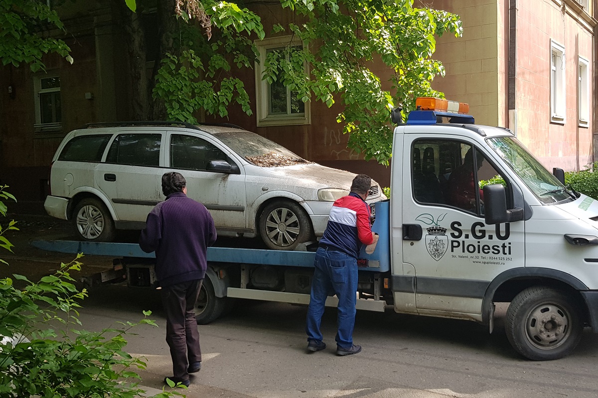 Am aflat cât le ia autorităților din Ploiești să ridice rablele abandonate pe domeniul public. 7 luni de zile! 😊 thumbnail