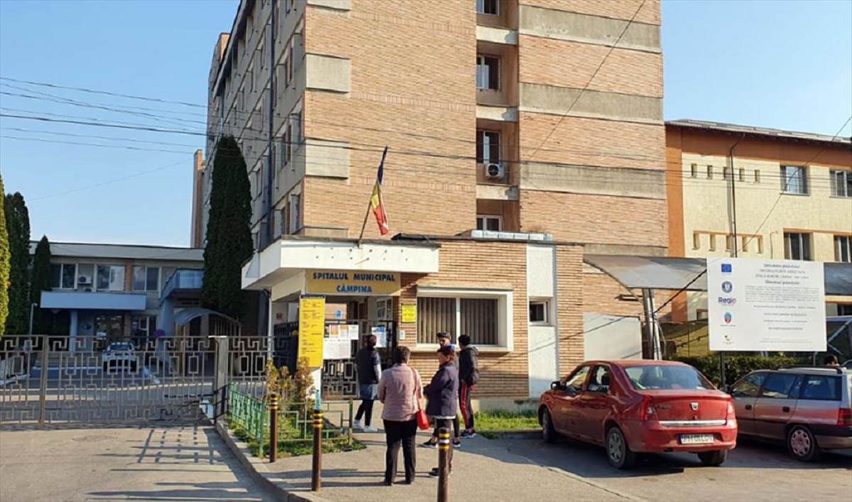 Ca o măsură de prevenție, Spitalul Municipal Câmpina interzice accesul aparținătorilor. 8 pacienți, dintre care 3 copii, internați cu COVID-19