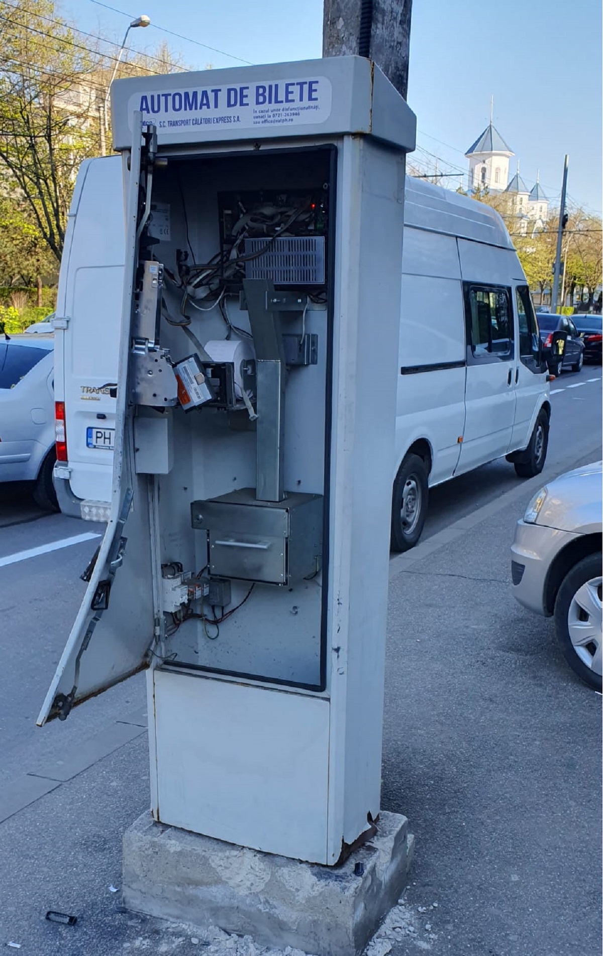 automat vandalizat