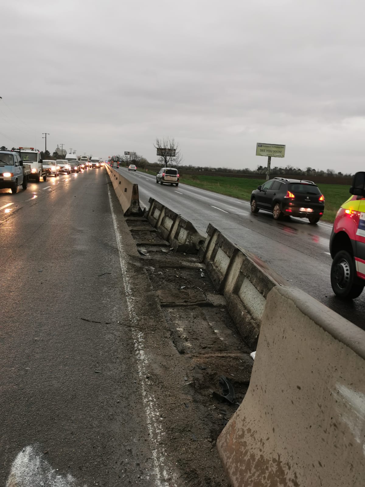 Camionetă răsturnată pe DN1