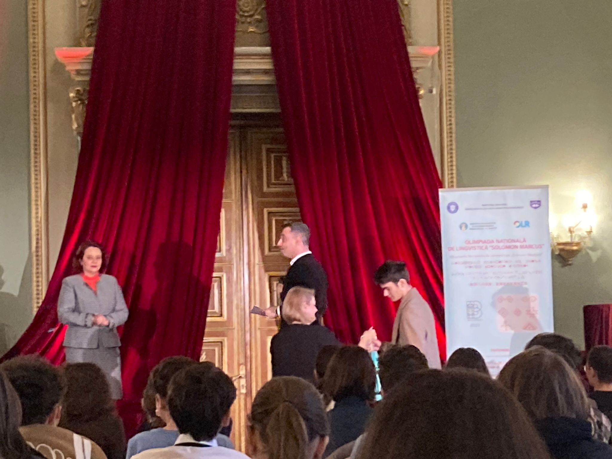 Elevi prahoveni premiați la Olimpiada de Lingvistică