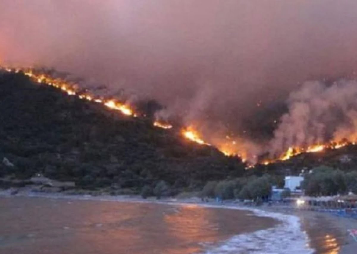 Două elicoptere s-au ciocnit în Grecia, în timpul intervenției la un incendiu violent. Precizările DSU