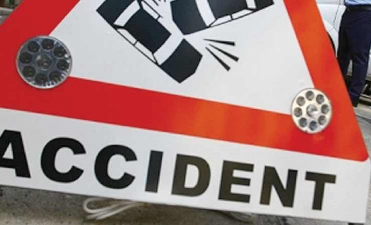 Motociclistul implicat în accidentul de pe DN1 se află în comă, confirmă sursele: un șofer ar fi întors neregulamentar.