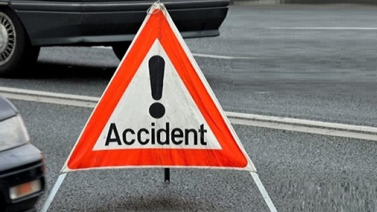 Accident cu șapte persoane implicate pe DN1D, la Tomșani: o femeie a fost dusă la spital