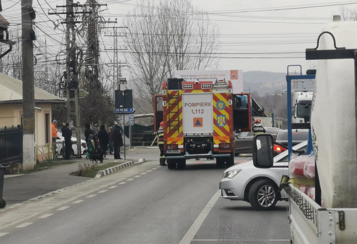 UPDATE-Copil în vârstă de 5 ani, rănit într-un accident rutier la Florești. Trafic îngreunat [FOTO]