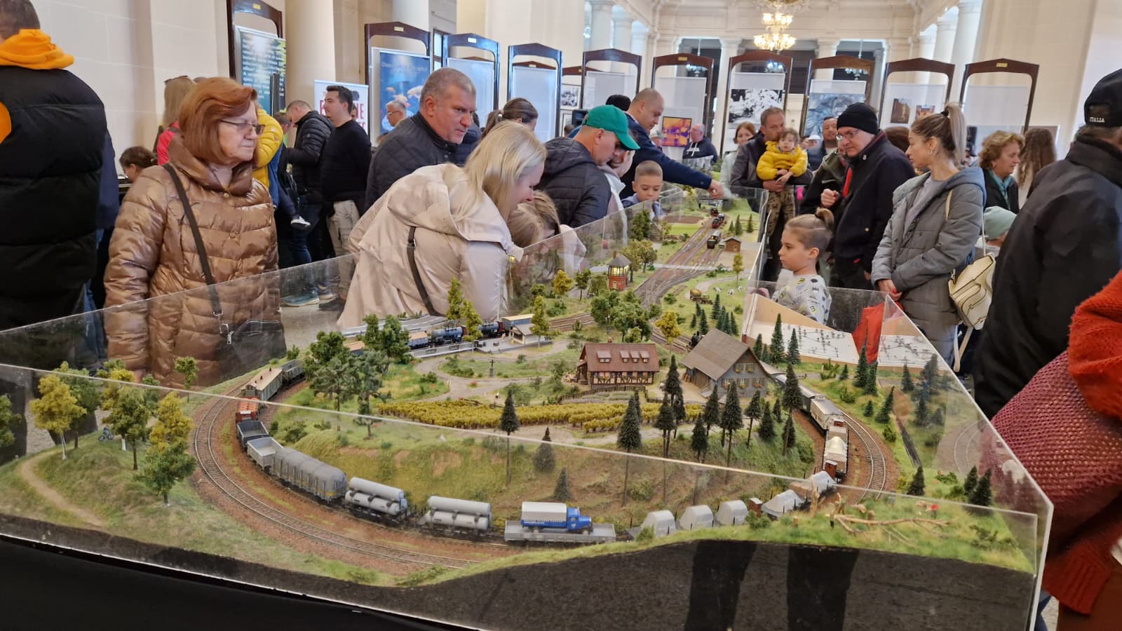 Cum a fost expoziția de trenulețe „În Gară la Nenea Iancu”