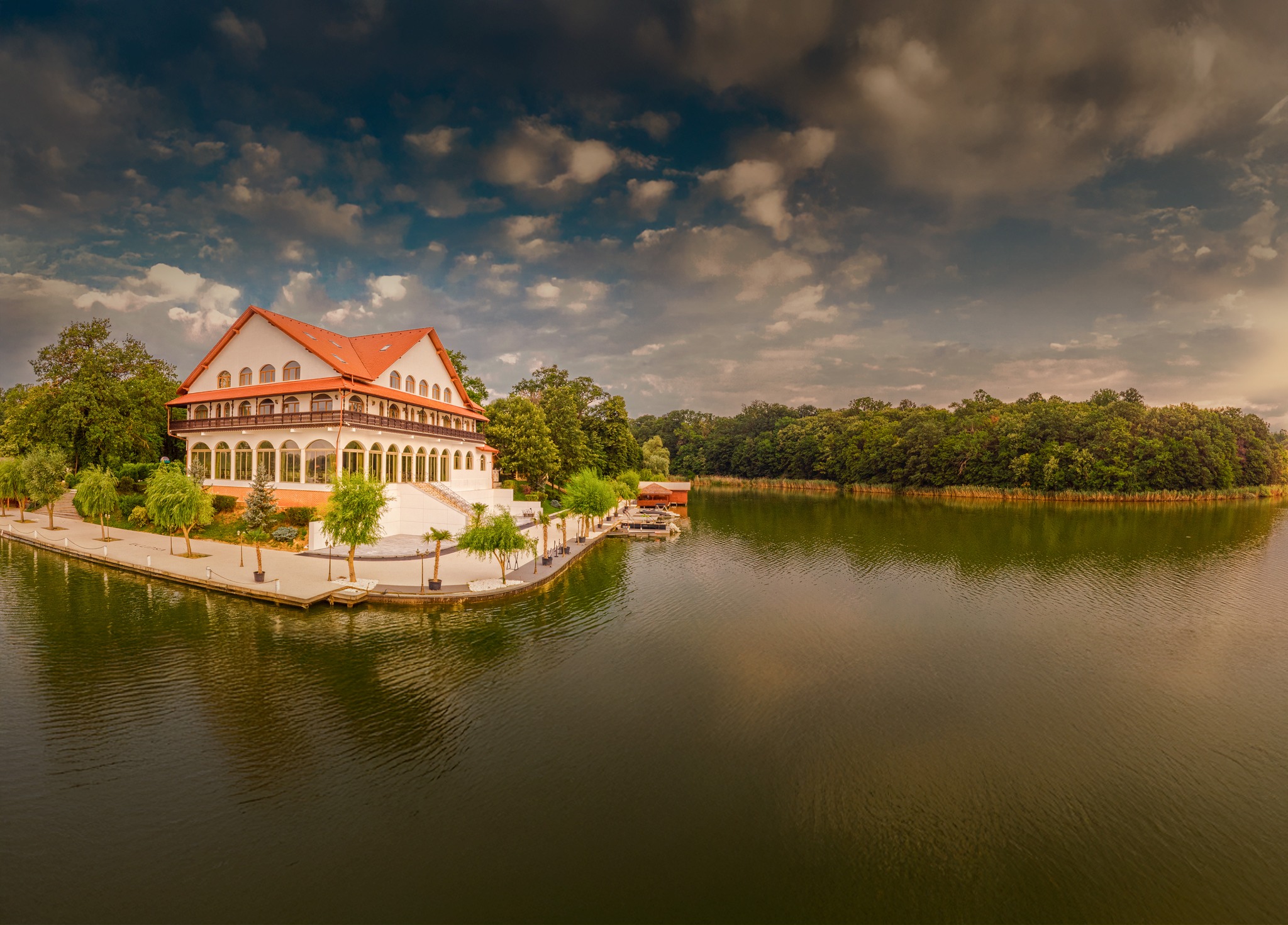 Eclipsa Snagov aduce eleganța lacului la Târgul de Nunți „Nunta de Vis” de la Ploiești