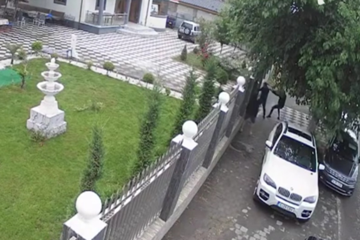 Atac armat la Țăndărei. Patru oameni au deschis focul asupra unei locuințe