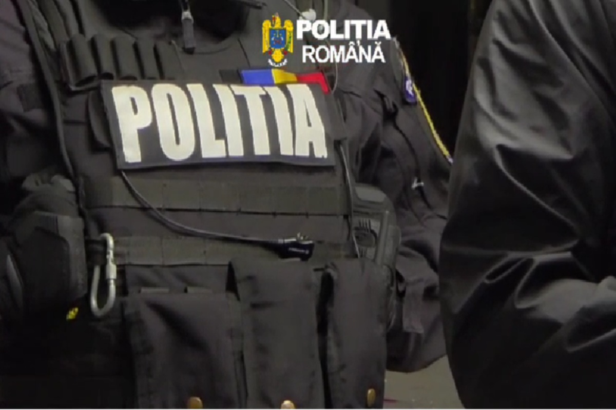 Percheziții în Ploiești după ce trei tineri au furat o mașină lăsată cu cheile în contact