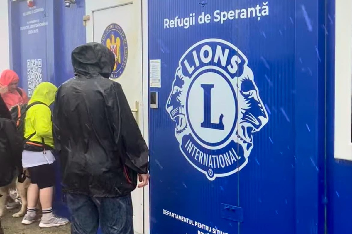 Turiști rămași în fața unui refugiu încuiat în timpul furtunii din Bucegi. Explicațiile DSU