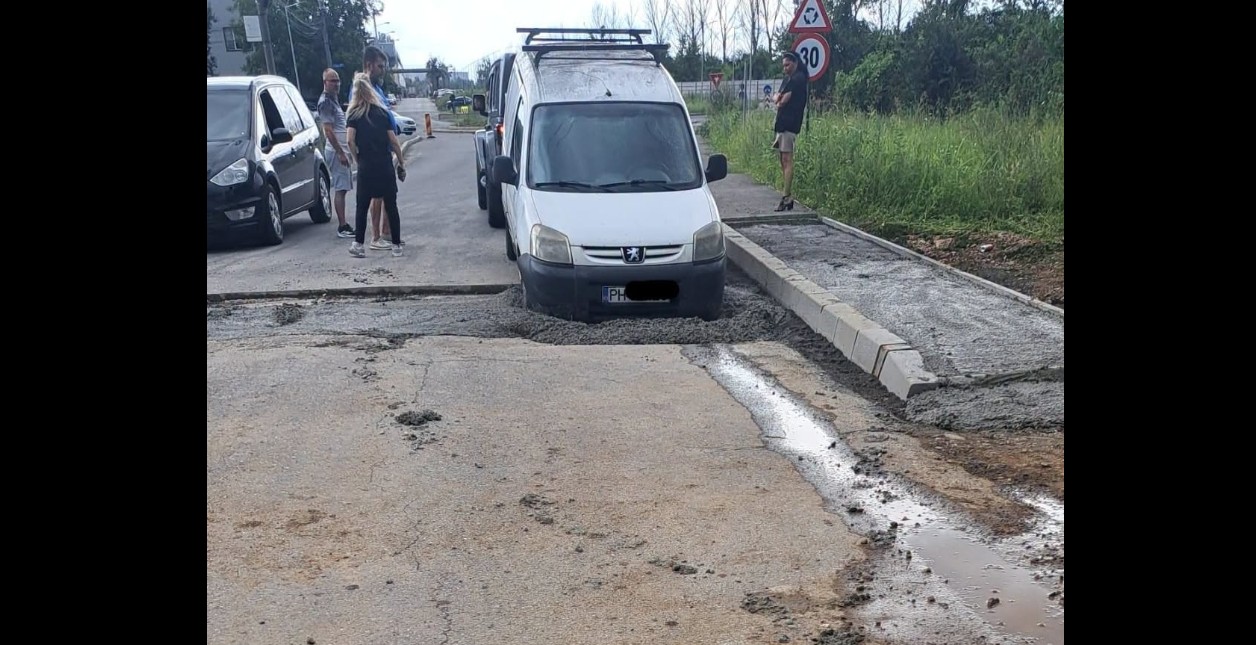 Imaginea zilei la Ploiești. Cum arată mașina unui șofer ”beton”