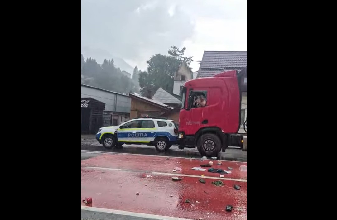 Șofer de camion, scos cu forța din cabină, pe DN 1, la Bușteni. A lovit o mașină de Poliție și a amenințat că se sinucide
