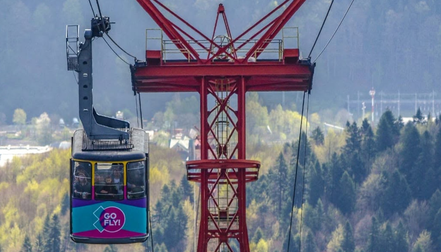 Telecabinele și telegondolele din Sinaia, oprite după o avarie la rețeaua electrică. Turiștii au fost evacuați